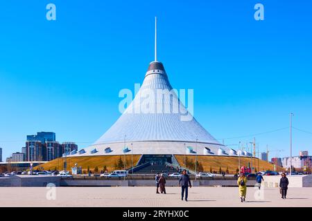 Astana (nur-Sultan), Kasachstan - 3. April 2023: Khan Shatyr Entertainment Center in Astana - die höchste Zugstruktur der Welt Stockfoto