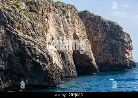 Die Höhlen der Salento-Küste bei Santa Maria di Leuca, Region Apulien Italien Stockfoto