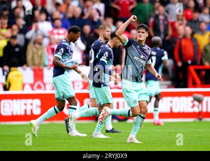 Brentfords Christian Norgaard feiert das erste Tor ihrer Mannschaft im Spiel der Premier League im City Ground in Nottingham. Bilddatum: Sonntag, 1. Oktober 2023. Stockfoto