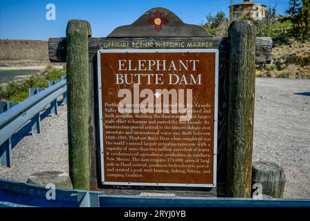 Ein Betonschwerkraftdamm in Elephant Butte, New Mexico Stockfoto