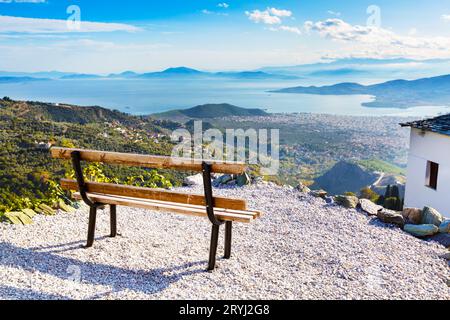 Blick auf die Stadt Volos vom Pelion-Berg, Griechenland Stockfoto