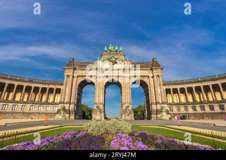 Brüssel Belgien, Skyline der Stadt bei der Arcade du Cinquantenaire in Brüssel (Triumphbogen) Stockfoto