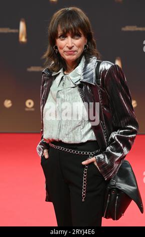 28. September 2023, Nordrhein-Westfalen, Köln: Schauspielerin Anna Thalbach trifft bei der Gala und Zeremonie des Deutschen Fernsehpreises in Köln ein. Foto: Horst Galuschka/dpa Stockfoto