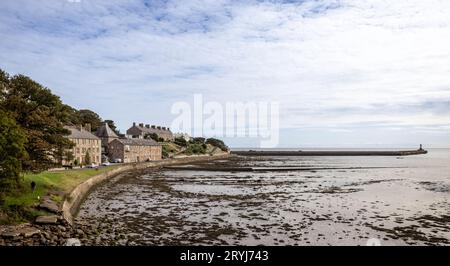 Leuchtturm am Ende der Pier Road an der Mündung des Flusses Tweed in Berwick upon Tweed, Northumberland, Großbritannien am 22. September 2023 Stockfoto