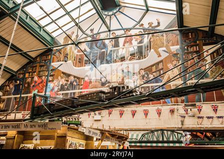 Barter Books im ehemaligen Bahnhof in Alnwick, einer Stadt in Northumberland, Großbritannien. Stockfoto