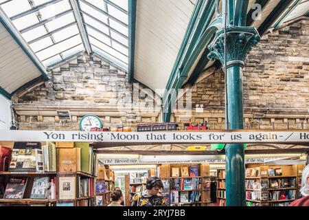 Barter Books im ehemaligen Bahnhof in Alnwick, einer Stadt in Northumberland, Großbritannien. Stockfoto