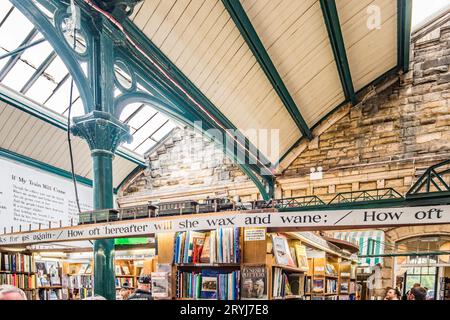 Barter Books im ehemaligen Bahnhof in Alnwick, einer Stadt in Northumberland, Großbritannien. Stockfoto