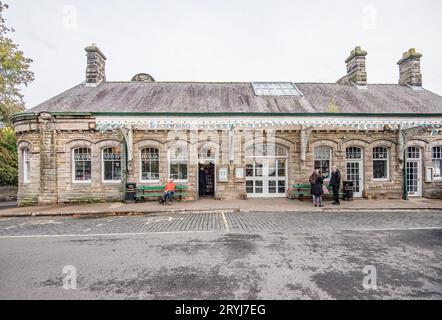 Barter Books in einem ehemaligen Bahnhof in Alnwick, einer Stadt in Northumberland, Großbritannien. (Englands größter Second-Hand-Buchladen). Stockfoto