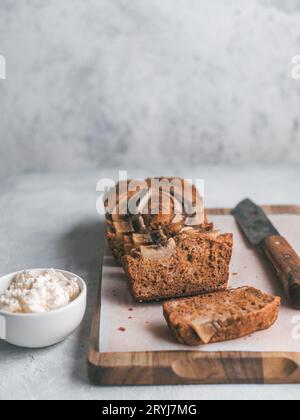 Low fat Banana Bread, Kopieren, Ansicht von oben Stockfoto