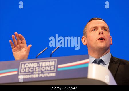 Manchester, Großbritannien. Oktober 2023. Douglas Ross Abgeordneter Leiter der Scottish Conservative and Unionists im Zentrum von Manchester, Gastgeber des ersten Tages der Tory-Konferenz 2023. Manchester UK.Picture: Garyroberts/worldwidefeatures.com Credit: GaryRobertsphotography/Alamy Live News Stockfoto