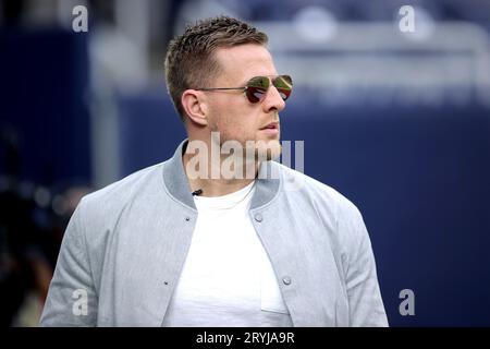 Houston, Texas, USA. Houston, Texas, USA. Oktober 2023. Der ehemalige Houston Texans Defensive End J.J. Watt auf dem Feld vor dem Spiel zwischen den Houston Texans und den Pittsburgh Steelers im NRG Stadium in Houston, TX am 1. Oktober 2023. (Bild: © Erik Williams/ZUMA Press Wire) NUR REDAKTIONELLE VERWENDUNG! Nicht für kommerzielle ZWECKE! Quelle: ZUMA Press, Inc./Alamy Live News Stockfoto