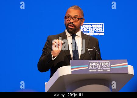 Manchester, Großbritannien. Oktober 2023. James geschickt Staatssekretär für auswärtige Angelegenheiten, Commonwealth und Entwicklungsfragen. Manchester Central Centre am ersten Tag der Tory-Konferenz 2023. Manchester UK.Picture: Garyroberts/worldwidefeatures.com Credit: GaryRobertsphotography/Alamy Live News Stockfoto