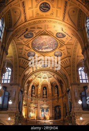 09.18.23. USA, New York City. St. Die Francis Xavier Church ist eine katholische Kirche in der West 16th Street 30–36, zwischen der Fifth Avenue und der Avenue of the America Stockfoto