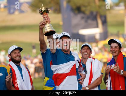 Rom, Italien . 1. Oktober 2023; Marco Simone Golf and Country Club, Guidonia Montecelio, Rom, Italien; die 44. Ryder Cup Spiele, Europa gegen USA, Final Day; Sepp Straka nach dem Sieg des Turniers durch 16 1/2 zu 11 1/2 Credit: Action Plus Sports Images/Alamy Live News Stockfoto