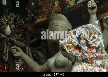 Verschiedene Tonidole von devi Durga in Kumartuli, Kolkata. Selektiver Fokus Stockfoto
