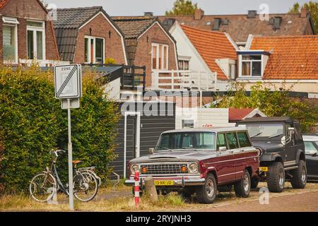 Zaandam, Niederlande, 29. August 2023: Alter SUV in den Niederlanden Stockfoto