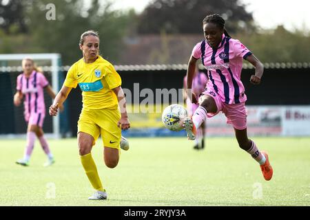 London, Großbritannien. Oktober 2023. London, England, 1. Oktober 2023: Shakira Kafoero Roberts (19 Dulwich Hamlet) in Aktion während des Womens FA Cup: Qualifikationsspiel der 2. Runde zwischen Barking und Dulwich Hamlet im Barking Football Club in London, England. (Liam Asman/SPP) Credit: SPP Sport Press Photo. Alamy Live News Stockfoto