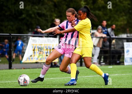 London, Großbritannien. Oktober 2023. London, England, 1. Oktober 2023: Morgan Searle (18 Dulwich Hamlet) in Aktion während des Womens FA Cup: Qualifikationsspiel der 2. Runde zwischen Barking und Dulwich Hamlet im Barking Football Club in London, England. (Liam Asman/SPP) Credit: SPP Sport Press Photo. Alamy Live News Stockfoto