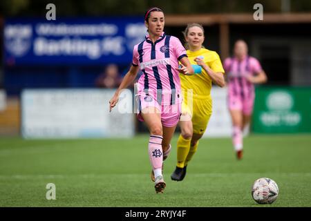 London, Großbritannien. Oktober 2023. London, England, 1. Oktober 2023: Phoebe Read (15 Dulwich Hamlet) in Aktion während des Womens FA Cup: Qualifikationsspiel der 2. Runde zwischen Barking und Dulwich Hamlet im Barking Football Club in London, England. (Liam Asman/SPP) Credit: SPP Sport Press Photo. Alamy Live News Stockfoto