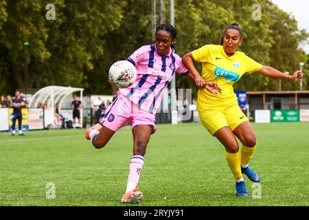 London, Großbritannien. Oktober 2023. London, England, 1. Oktober 2023: Shakira Kafoero Roberts (19 Dulwich Hamlet) in Aktion während des Womens FA Cup: Qualifikationsspiel der 2. Runde zwischen Barking und Dulwich Hamlet im Barking Football Club in London, England. (Liam Asman/SPP) Credit: SPP Sport Press Photo. Alamy Live News Stockfoto