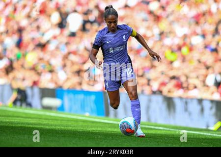 London am Sonntag, den 1. Oktober 2023. Taylor Hinds (12 iverpool) kontrolliert den Ball während des Barclays FA Women's Super League-Spiels zwischen Arsenal und Liverpool im Emirates Stadium, London am Sonntag, den 1. Oktober 2023. (Foto: Kevin Hodgson | MI News) Credit: MI News & Sport /Alamy Live News Stockfoto