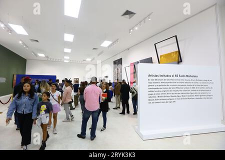 Valencia, Carabobo, Venezuela. September 2023 30. September 30, 2023. 248 zweidimensionale und dreidimensionale Arbeiten, die am 65. Arturo Michelena Kunstsalon teilnehmen, werden in den verschiedenen Räumen des Kulturmuseums in Valencia, Bundesstaat Carabobo, ausgestellt. Foto: Juan Carlos HernÃndez (Bild: © Juan Carlos Hernandez/ZUMA Press Wire) NUR REDAKTIONELLE VERWENDUNG! Nicht für kommerzielle ZWECKE! Stockfoto