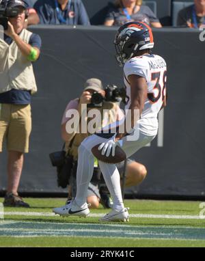 Chicago, Usa. Oktober 2023. Denver Broncos Running Back Jaleel McLaughlin (38) erzielt am Sonntag, den 1. Oktober 2023, einen Touchdown gegen die Chicago Bears im Soldier Field in Chicago. Foto von Mark Black/UPI Credit: UPI/Alamy Live News Stockfoto