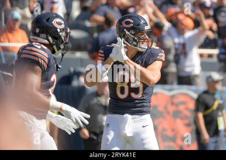 Chicago, Usa. Oktober 2023. Chicago Bears Tight End Cole Kmet (85) feiert am Sonntag, den 1. Oktober 2023, einen Touchdown gegen die Denver Broncos auf dem Soldier Field in Chicago. Foto von Mark Black/UPI Credit: UPI/Alamy Live News Stockfoto