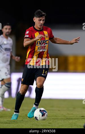 Benevento, Italien. Oktober 2023. Marco Pinato in Aktion während des italienischen Lega Pro Fußballspiels Benevento Calcio gegen FC Crotone. Quelle: Mario Taddeo/Alamy Live News Stockfoto