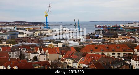 Stadtpanorama mit Westhafen, Wismar, Mecklenburg-Vorpommern, Deutschland, Europa Stockfoto