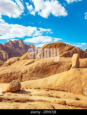 Spitzkoppe ist ein malerischer Felsen Stockfoto