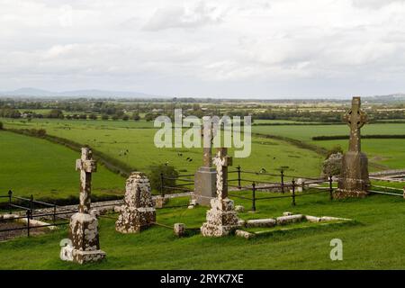 Blick vom mittelalterlichen Friedhof auf dem Felsen von Cashel auf die Landschaft von Tipperary Stockfoto
