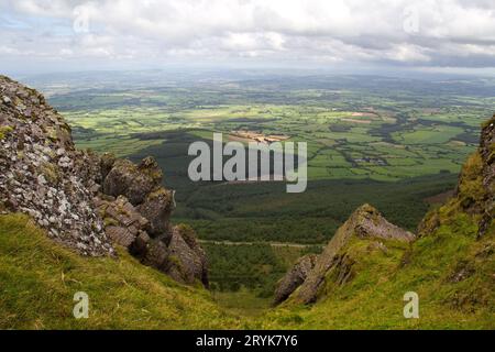 Blick vom Berg Knocksheegowna in den Comeragh Mountains auf Irlands County Tipperary Stockfoto