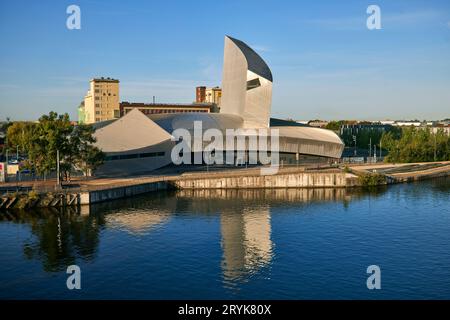 IWM North, Imperial war Museum North ist ein Museum im Metropolitan Borough am Manchester Ship Canal Stockfoto