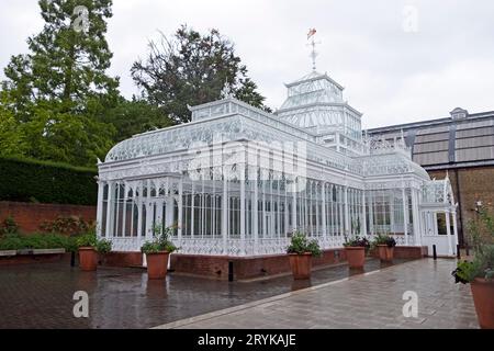 Viktorianisches Wintergartengebäude in den Horniman Museum Gardens in Forest Hill South London England Großbritannien Großbritannien Großbritannien 2023 KATHY DEWITT Stockfoto