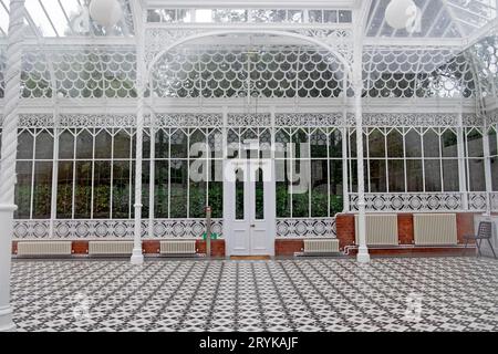 Viktorianisches Wintergartengebäude in Horniman Museum Gardens in Forest Hill South London England Großbritannien Großbritannien Großbritannien 2023 KATHY DEWITT Stockfoto