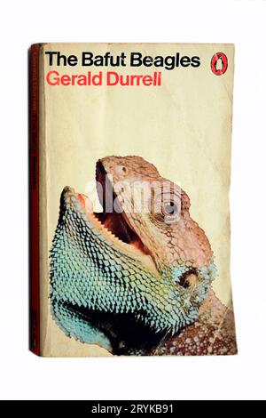 Gerald Durrell - Die Bafut-Adler. Bucheinband, Studioeinrichtung auf weißem Hintergrund Stockfoto