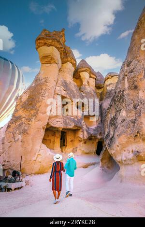 Glückliches junges Paar im Urlaub in der Türkei Kappadokien Stockfoto