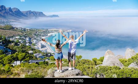 Der Aussichtspunkt Rock in Kapstadt, Camps Bay mit Nebel über dem Ozean in Kapstadt Südafrika Stockfoto