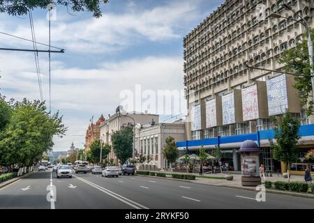 Der Straßenverkehr in der Innenstadt von Rostow-on-Don (Rostow-na-Donu), der Stadt in Südrussland. Stockfoto