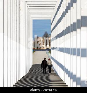Avenue of the Tates of Heaven, moderner Kreuzgang im Bauhaus-Stil, Schwerin, Deutschland, Europa Stockfoto