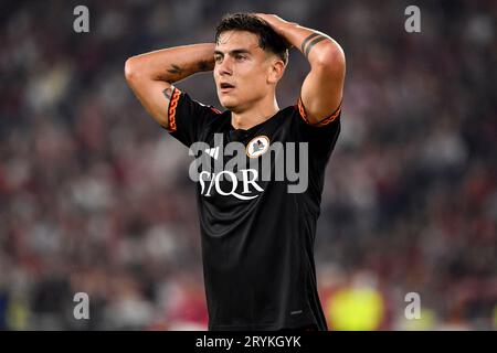 Rom, Italien. Oktober 2023. Paulo Dybala von AS Roma reagiert während des Fußballspiels Der Serie A zwischen AS Roma und Frosinone Calcio im Olimpico-Stadion in Rom (Italien) am 1. Oktober 2023. Quelle: Insidefoto di andrea staccioli/Alamy Live News Stockfoto