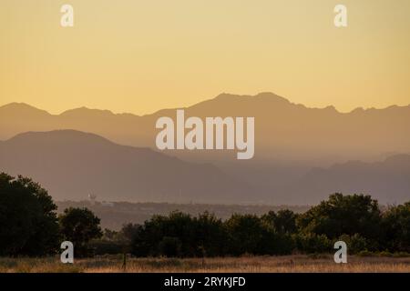 Wunderschöner Sonnenuntergang im Rocky Mountain Arsenal in Colorado Stockfoto