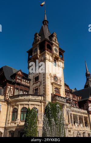 Schloss Peleș, eine Burg im Neorenaissance-Stil in den Karpaten. Die berühmte Sehenswürdigkeit wurde ursprünglich für King erbaut Stockfoto