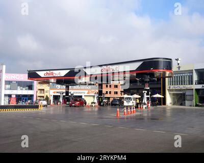 Kairo, Ägypten, 18. September 2023: Chillout Gas- und Ölstation, eine Tankstelle im neuen Kairo Ägypten mit Geschäften und Restaurants im Inneren der Station, Stockfoto