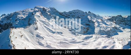Winterlandschaft in den Schweizer Alpen, berühmtes Skigebiet Engelgerg - Titlis, Schweiz, Europa Stockfoto