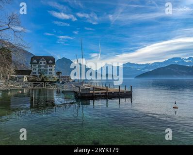 Uferpromenade von Weggis, Nordufer des Vierwaldstättersees im Kanton Luzern in der Schweiz Stockfoto