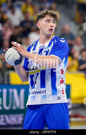 Mannheim, Deutschland. Oktober 2023. Fynn-Luca Nicolaus (TVB, 19), am Ball, Einzelbild, Einzelfoto, Aktion, Aktion, 01.10.2023, Mannheim (Deutschland), Handball, Bundesliga, Rhein-Neckar Löwen - TVB Stuttgart Credit: dpa/Alamy Live News Stockfoto