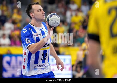 Mannheim, Deutschland. Oktober 2023. Marino Maric (TVB, 33), am Ball, Einzelbild, Einzelfoto, Aktion, Aktion, 01.10.2023, Mannheim (Deutschland), Handball, Bundesliga, Rhein-Neckar Löwen - TVB Stuttgart Credit: dpa/Alamy Live News Stockfoto