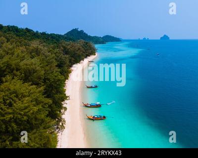 Panoramablick vom Himmel auf die Insel Koh Kradan Thailand, 2023 zum besten Strand der Welt gewählt Stockfoto